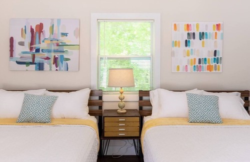 Dahlonega House | Indian Hills Retro Motel Suite J