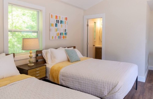 Dahlonega House | Indian Hills Retro Motel Suite J
