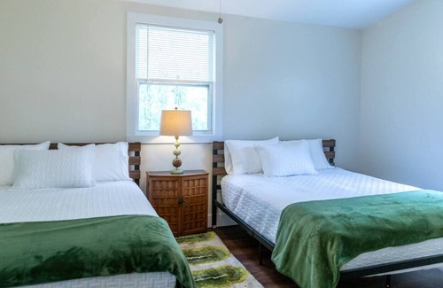 Dahlonega House | Indian Hills Retro Motel - 7 Suite Takeover, sleeps 25