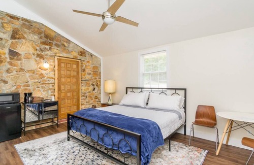 Dahlonega House | Indian Hills Retro Motel - 7 Suite Takeover, sleeps 25