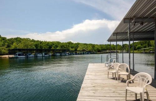 Indian Point Ski Chalet | Indian Point Villa#5 at Tribesman Resort on Table Rock Lake near Silver Dollar City, Branson