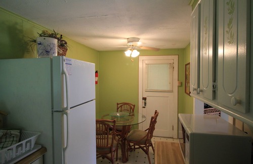 St. Lucie Village Cottage | Indian River Lagoon Waterfront Cottages, Cottage #4 The Flounder, I Brm King