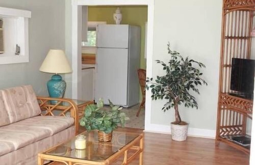 St. Lucie Village Cottage | Indian River Lagoon Waterfront Cottages