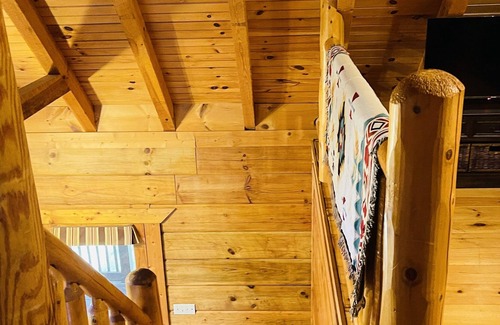 Jamestown Cabin | Indian Rock Trail Equestrian Cabin and Barn, Big South Fork, Direct Trail Access