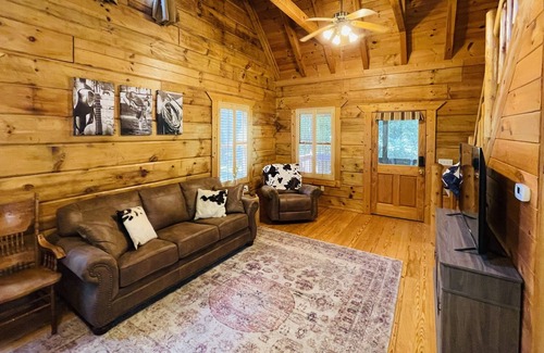 Jamestown Cabin | Indian Rock Trail Equestrian Cabin and Barn, Big South Fork, Direct Trail Access