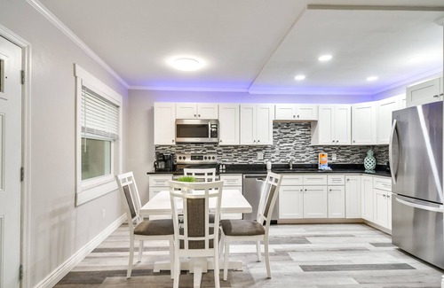 Indian Rocks Beach Apartment | Indian Rocks Beach Retreat: Walk to Beaches!