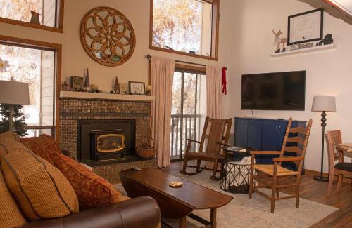 Elkhorn Village Apartment | Indian Springs Condo 2415