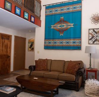 Elkhorn Village Apartment | Indian Springs Condo 2415