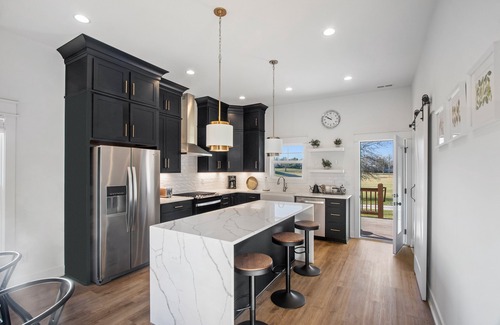 Jeffersonville - Clarksville House | Indiana Crossing: Modern & Upscale, Near Derby