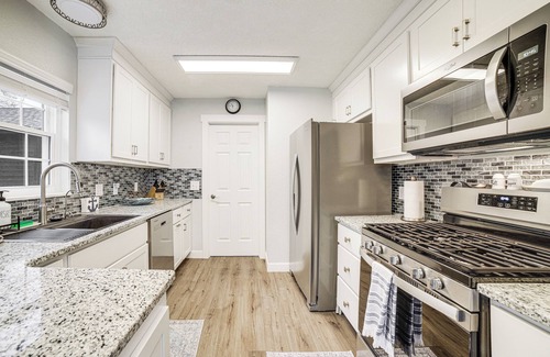 Town of Pines House | Indiana Dunes Home w/Gas Grill: 1 Mi to Beach!