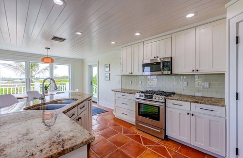Hope Town Villa | Indicas - Private Boat Slip (2 Blocks Away) & Beach Access (150 ft Away)