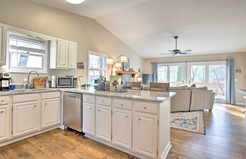 Waleska Cottage | 'Indigo Cottage' w/Deck on Lake Arrowhead!