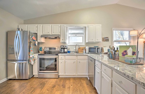 Waleska Cottage | 'Indigo Cottage' w/Deck on Lake Arrowhead!