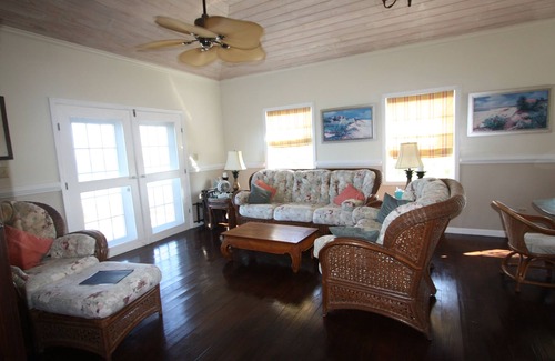 Rainbow Bay Cottage | Indigo Seas- Panoramic Ocean View, Secluded Cottage