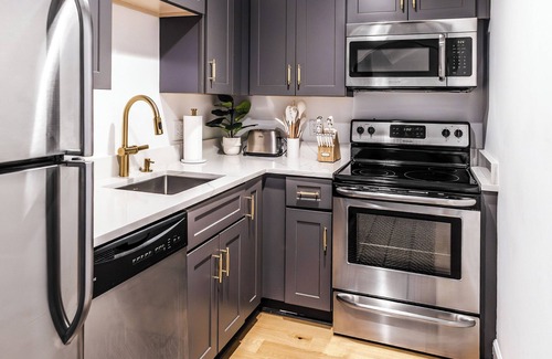 Downtown Charleston Apartment | Indigo Suite at 360 King