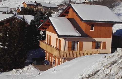 Le Bettaix Ski Chalet | Individual 150 m² chalet for 11 people