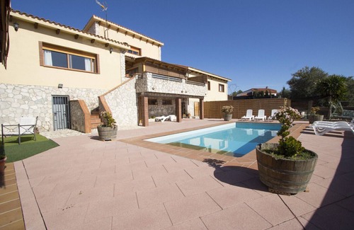 Subirats Villa | Indoor AND outdoor pools, Sauna, Gym, Games Area