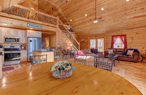 Eagle Mountain Cabin | Indoor Heated Pool - Hot Tub 6 Seater - Fire Pit - Wineries - Pickleball - Gym