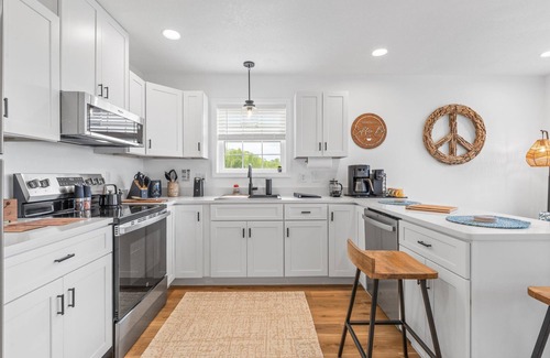 Sharps Chapel Villa | Indoor Hot Tub Mountain Top/Retreat 5 mins. to Norris Lake, AC, Wi-Fi and more