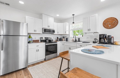 Sharps Chapel Villa | Indoor Hot Tub Mountain Top/Retreat 5 mins. to Norris Lake, AC, Wi-Fi and more