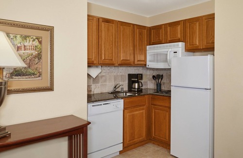 Franklin Condo | Indoor Pool + Hot Tub | Close to the Airport!