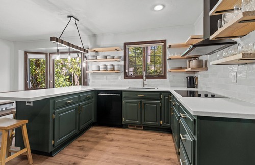 Green Bay House | Indoor Pool&Hot tub, Game Room, Sauna, Movie Room