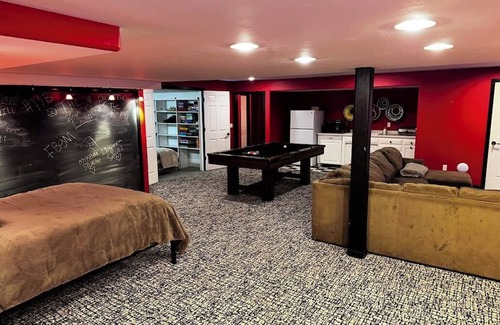 Fond du Lac House | Indoor Pool-HotTub-Movie Theatre-Pool Tables-Water & Fire Fountain