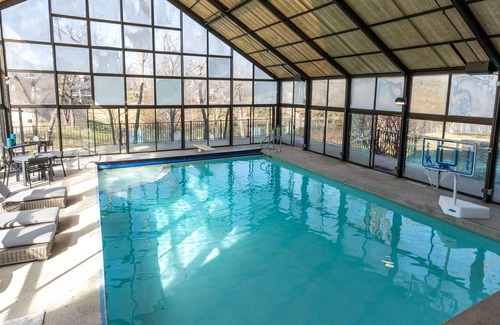 Lake Forest House | Indoor Pool with HUGE Rooms for Gatherings - East End - Lakeview