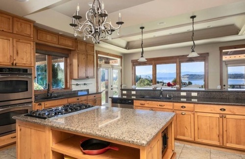 Clinton House | Indoor swim spa/hot tub with Bay View & Vineyard