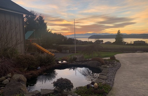Clinton House | Indoor swim spa/hot tub with Bay View & Vineyard