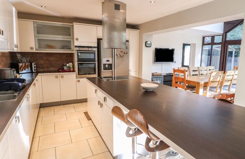 Sheffield Cottage | INDUJA, family friendly, with hot tub in Dore