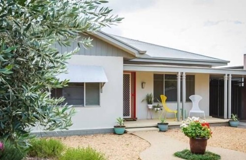 Mildura House | Indulge Homes - 77 Olive