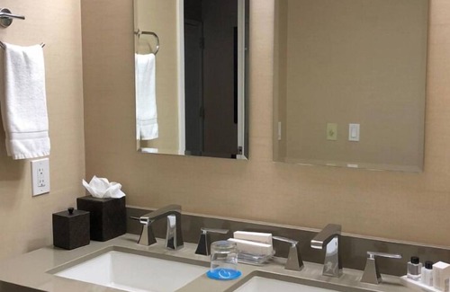 Cupertino House | Indulge in an Unforgettable Getaway Experience! Onsite Pool, Free Parking