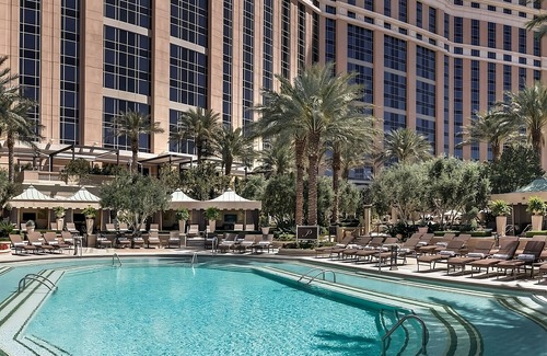 Las Vegas Hotel | Indulge In An Unforgettable Getaway Experience! 2 Relaxing Units w/Sphere View