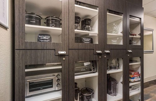 Waukegan Resort | Indulge in Comfort and Convenience! 2 Modern Units, Full Kitchen, Pet-friendly!