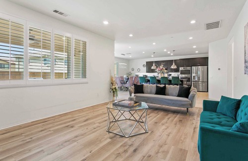 Fontana House | Indulge in Comfort at The Luxurious Haven on Curry Place - Unforgettable #41793