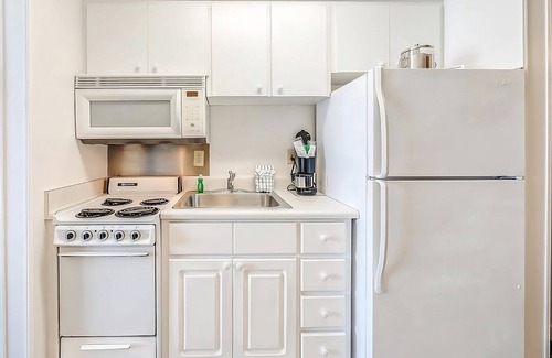Panama City Beach Hotel | Indulge in Home Like Comfort! Free Parking, Beachfront Property, Outdoor Pool