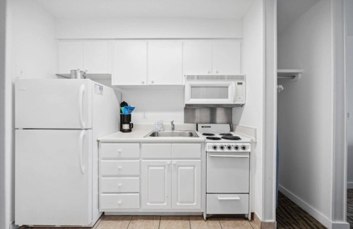 Panama City Beach Hotel | Indulge in Home Like Comfort! Free Parking, Beachfront Property, Outdoor Pool