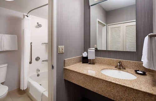 Laguna Hills Hotel | Indulge in Home-Like Comfort! 3 Relaxing Units, Near Glenwood Park, Pet-Friendly