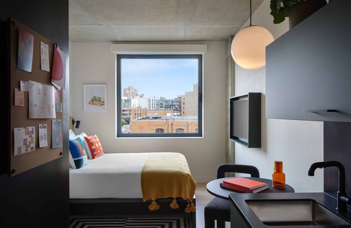 Williamsburg Hotel | Indulge in Home-Like Comfort! Pets Allowed, Minutes Away to Statue of Liberty!