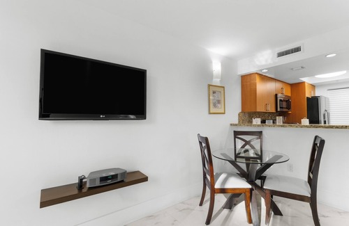Coconut Grove Hotel | Indulge in Home Like Comfort! 4 Comfortable Units, Onsite Pool, Kitchen