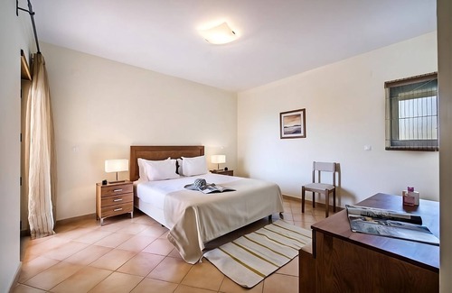 Praia da Luz Hotel | Indulge in Home-Like Comfort! Outdoor Swimming Pools, Close to Burgau Beach!