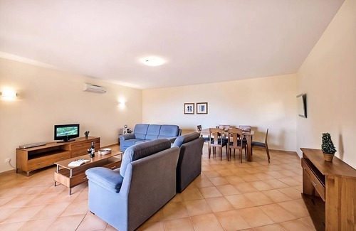 Praia da Luz Hotel | Indulge in Home-Like Comfort! Outdoor Swimming Pools, Close to Burgau Beach!