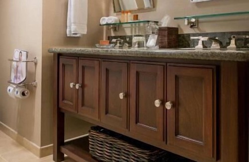 Cupertino Hotel | Indulge in Home Like Comfort! 3 Pleasant Units, Free Parking, Onsite Pool