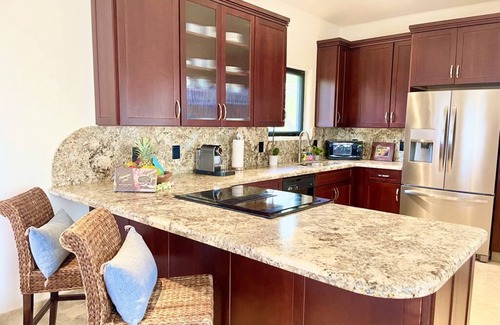 Kihei Cottage | Indulge, just steps to pristine beaches, restaurants & shopping.