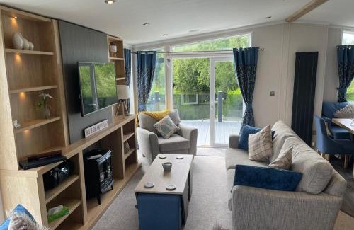 Tattershall House | Indulgence Lakeside Lodge i3 with hot tub, private fishing peg situated at Tattershall Lakes Country Park