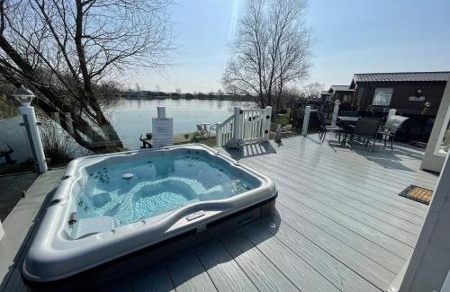 Tattershall House | Indulgence lakeside lodge i1 with hot tub, private fishing peg situated at Tattershall Lakes Country Park