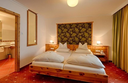 Bad Kleinkirchheim House | Indulgence suite ZIRBE breakfast - Thermenwelt Hotel Pulverer