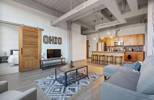 Downtown Cleveland Bed & Breakfast | Industrial 2BD Apt in Downtown Cleveland!