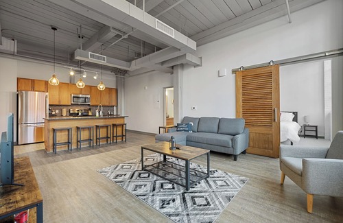 Downtown Cleveland Bed & Breakfast | Industrial 2BD Apt in Downtown Cleveland!